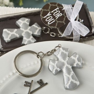 Silver Cross key chain with a Hampton link design from PartyFairyBox®